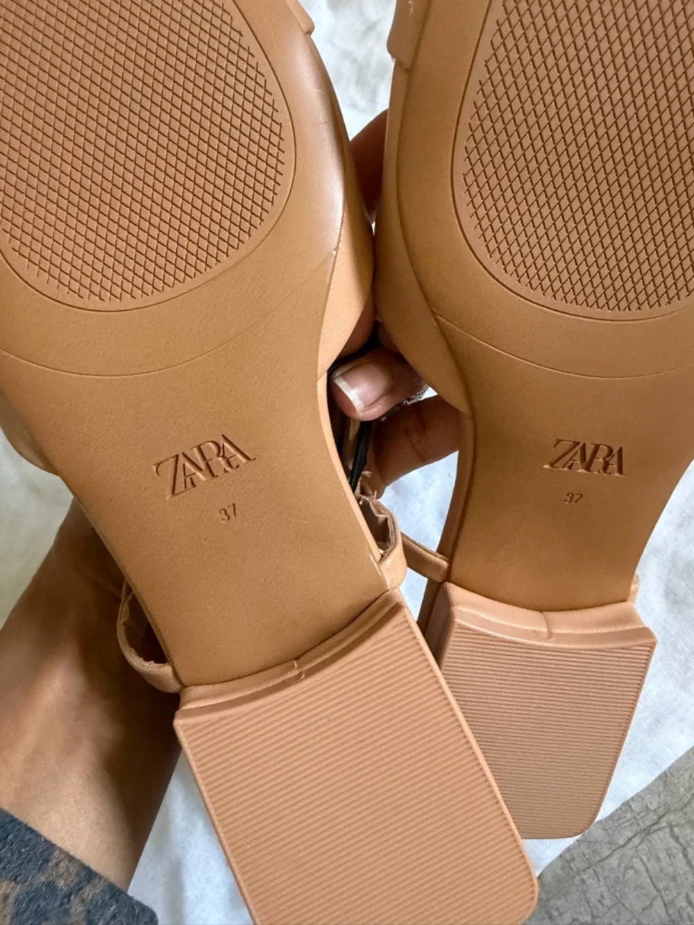 Nude chain design pointed toe sling back flats - Picture 5 of 5